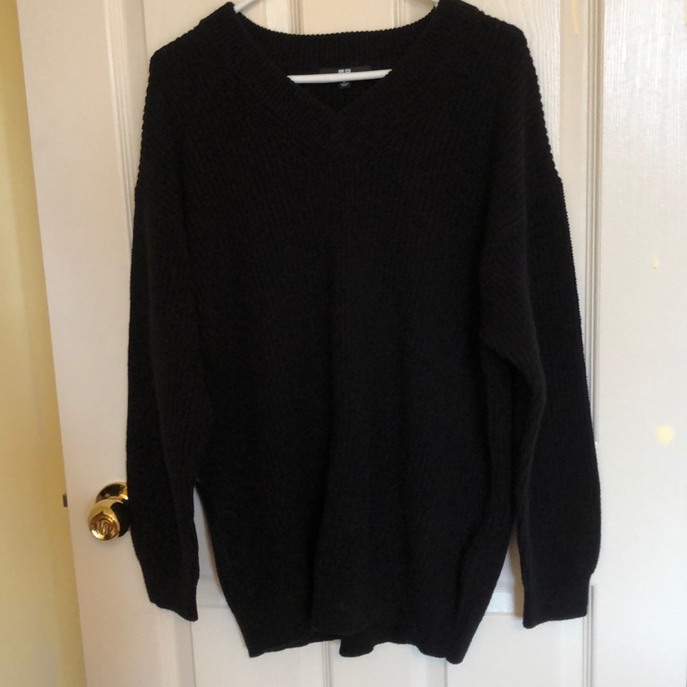 Uniqlo Medium Black V Neck Sweater